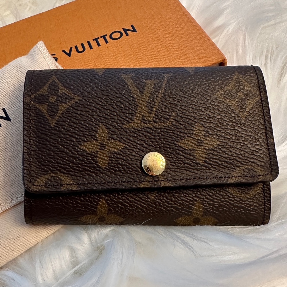 LOUIS VUITTON 6 KEY HOLDER MONOGRAM